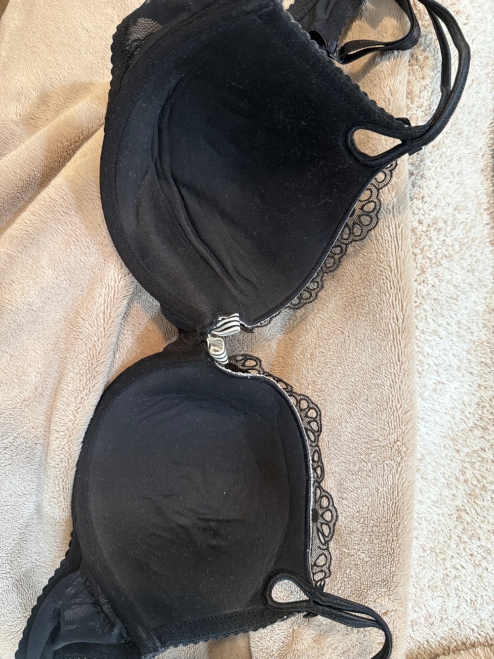 Vintage Victoria’s Secret “sexy little things”Black Floral Eyelet Lace Bra - Picture 5 of 6